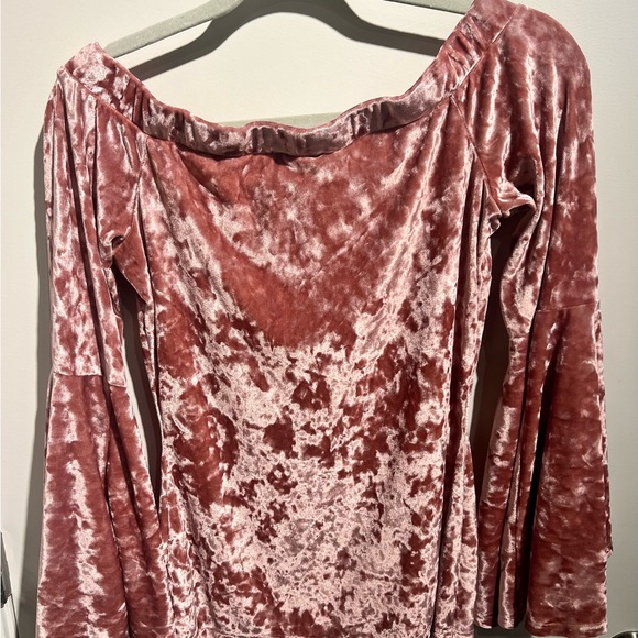 Venus Rose Colored Velour Off the Shoulder Top with Flared Sleeves Size S - Picture 3 of 8